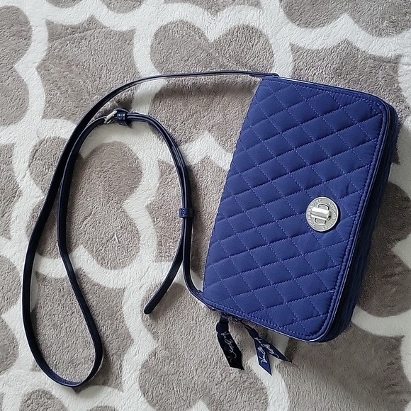 Vera Bradley Handbags - Vera Bradley Crossbody Bag